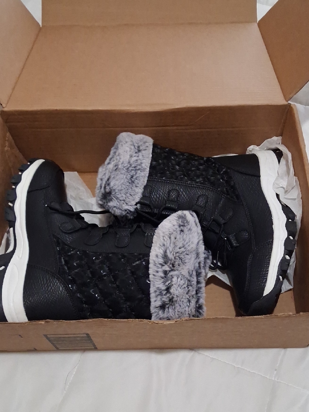 Women's Black Winter Lace-Up Boots with Gray Faux Fur Collar 6.5